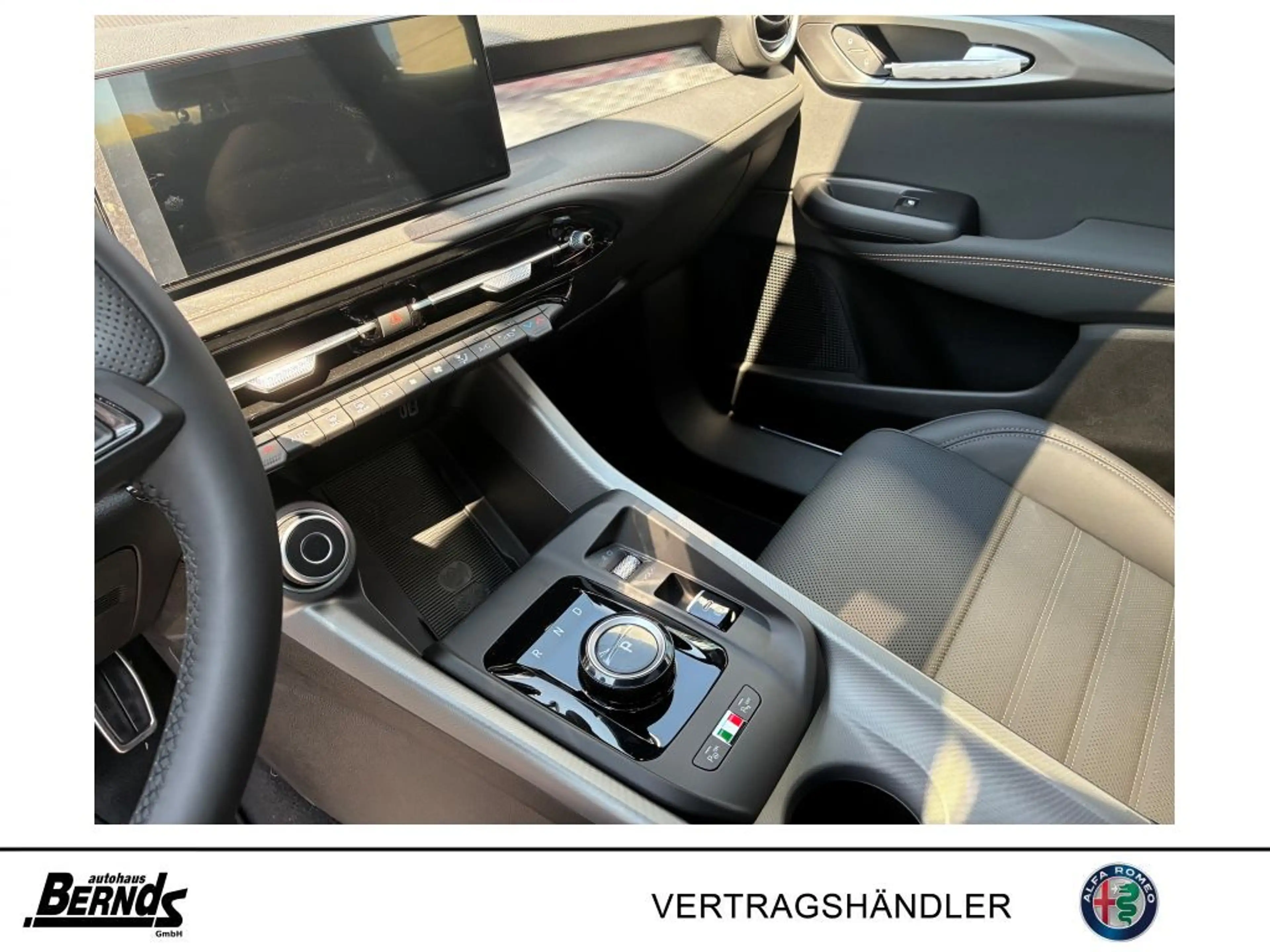 Alfa Romeo Tonale 1.5 Hybrid Veloce TECHNOLOGIE-P. GLASDACH METALLIC — photo 4