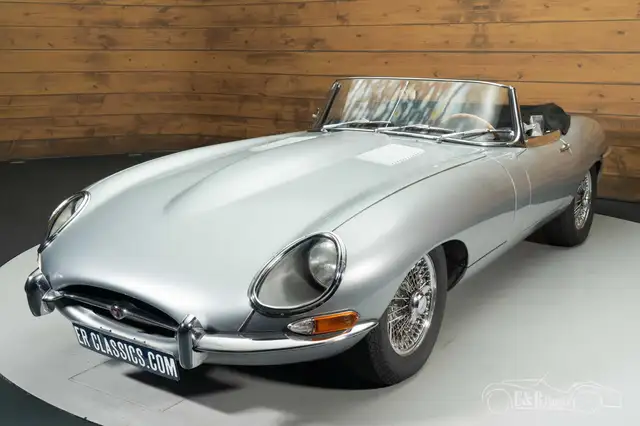 Jaguar E-Type view 13