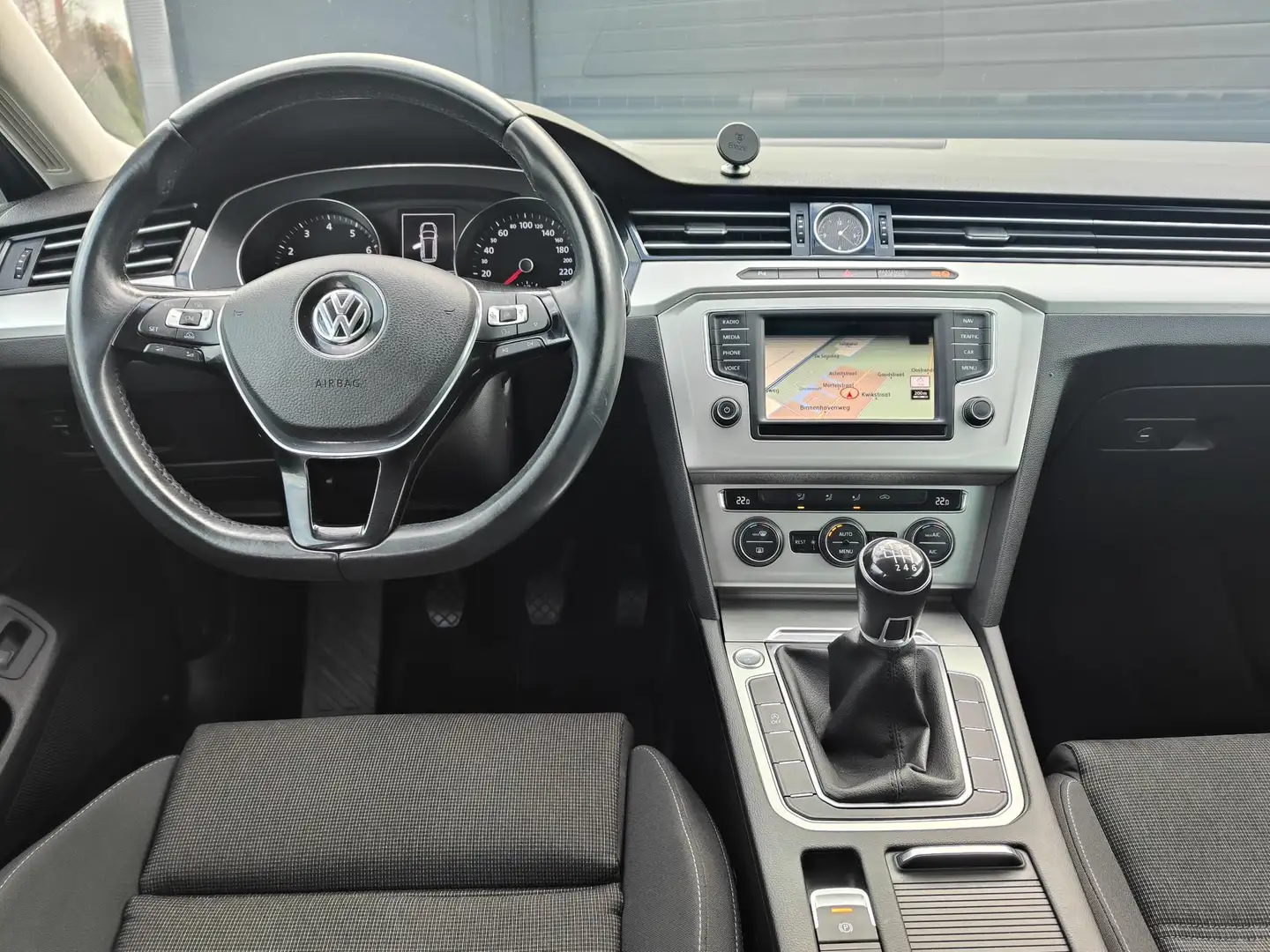 Volkswagen Passat Variant 1.4 TSI Comfortline 2e Eigenaar,Navi,Clima,Cruise, Grijs - 2