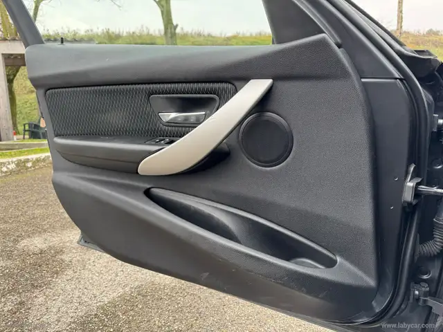 BMW 3 Series view 18