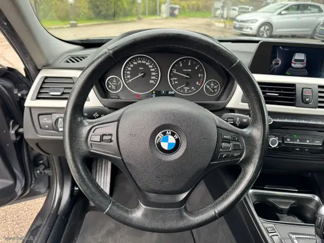 BMW 3 Series view 6