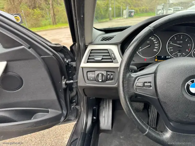 BMW 3 Series view 30