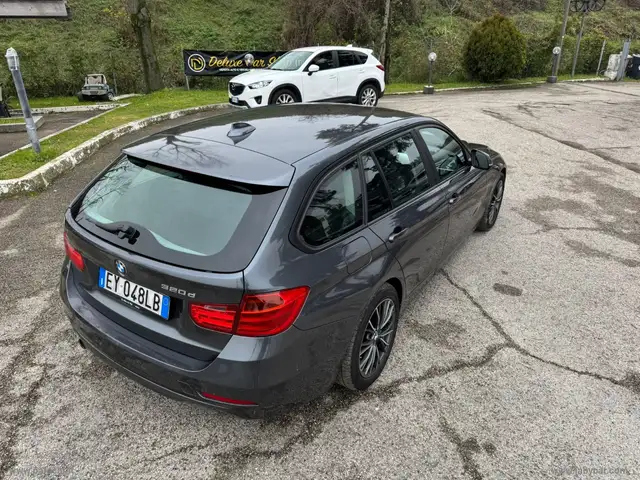 BMW 3 Series view 22