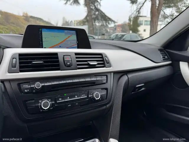 BMW 3 Series view 25