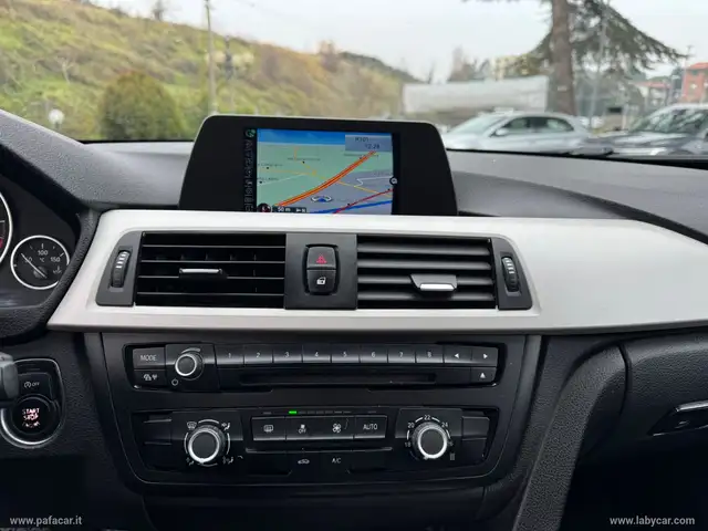 BMW 3 Series view 24