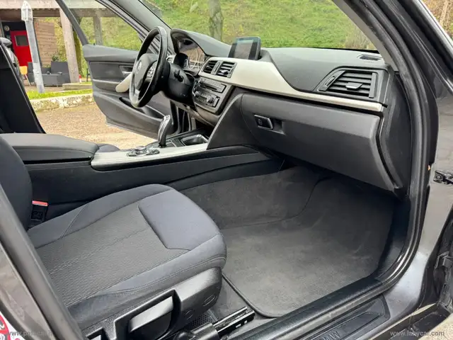 BMW 3 Series view 14