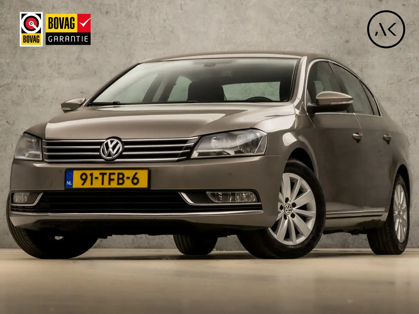 Volkswagen Passat 1.4 TSI Sportline (NAVIGATIE, CLIMATE, PARKEERSENS Bruin - 1