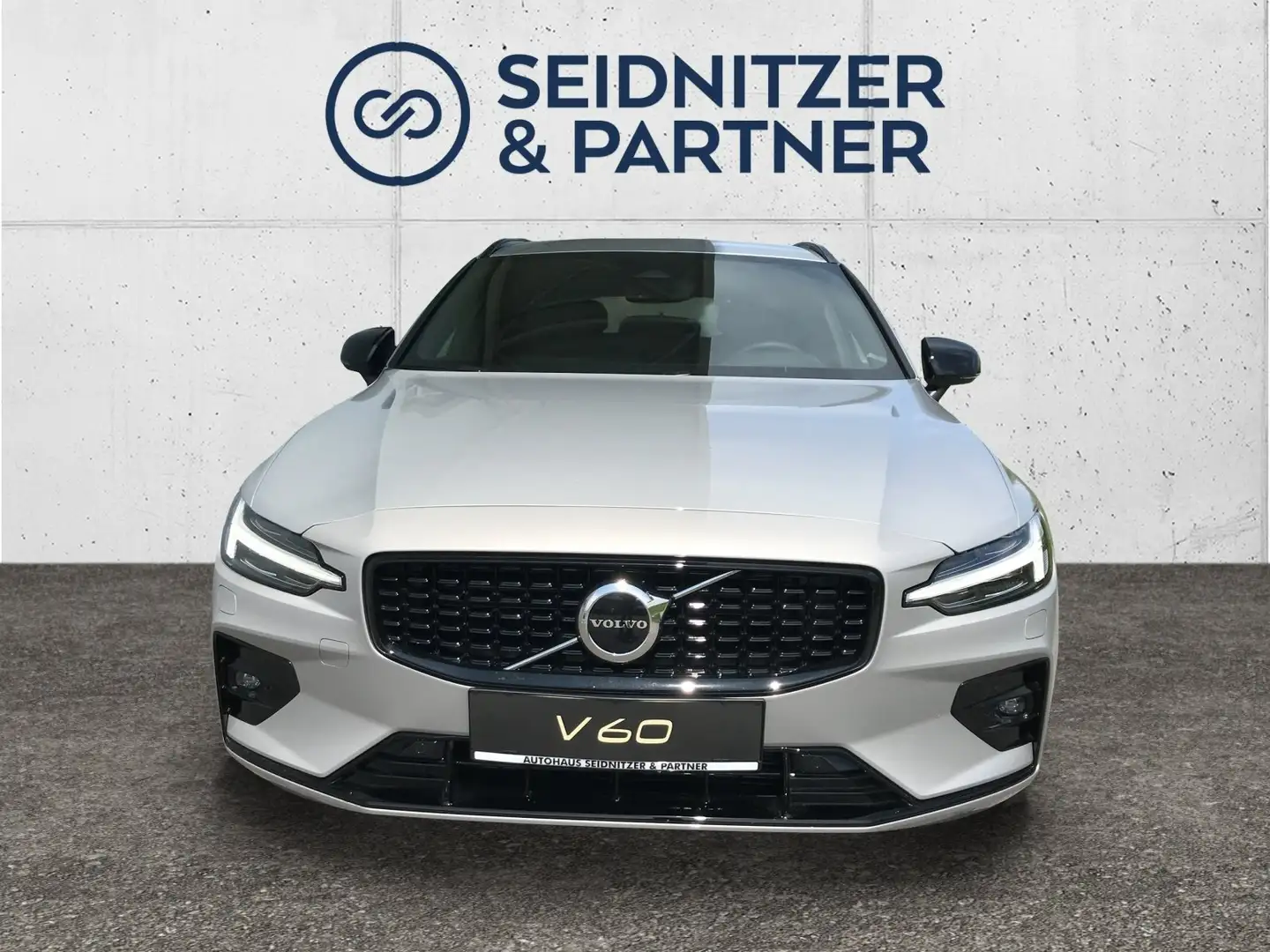 Volvo V60 B3 Mild Hybrid Plus Dark FWD Silber - 2