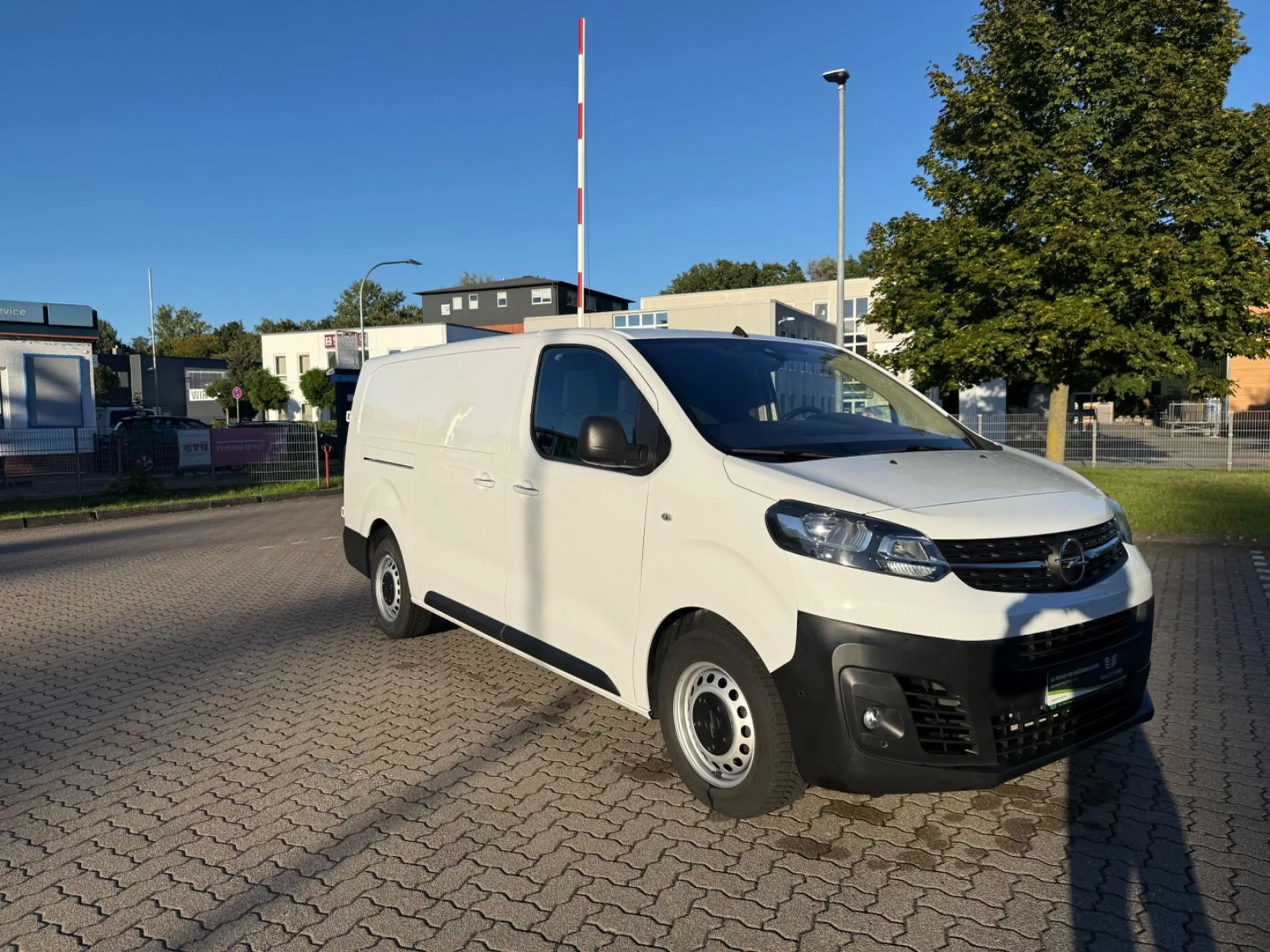 Opel Vivaro extralang L3 Navi AHK 360° Cam ENJOY+S&S — photo 4