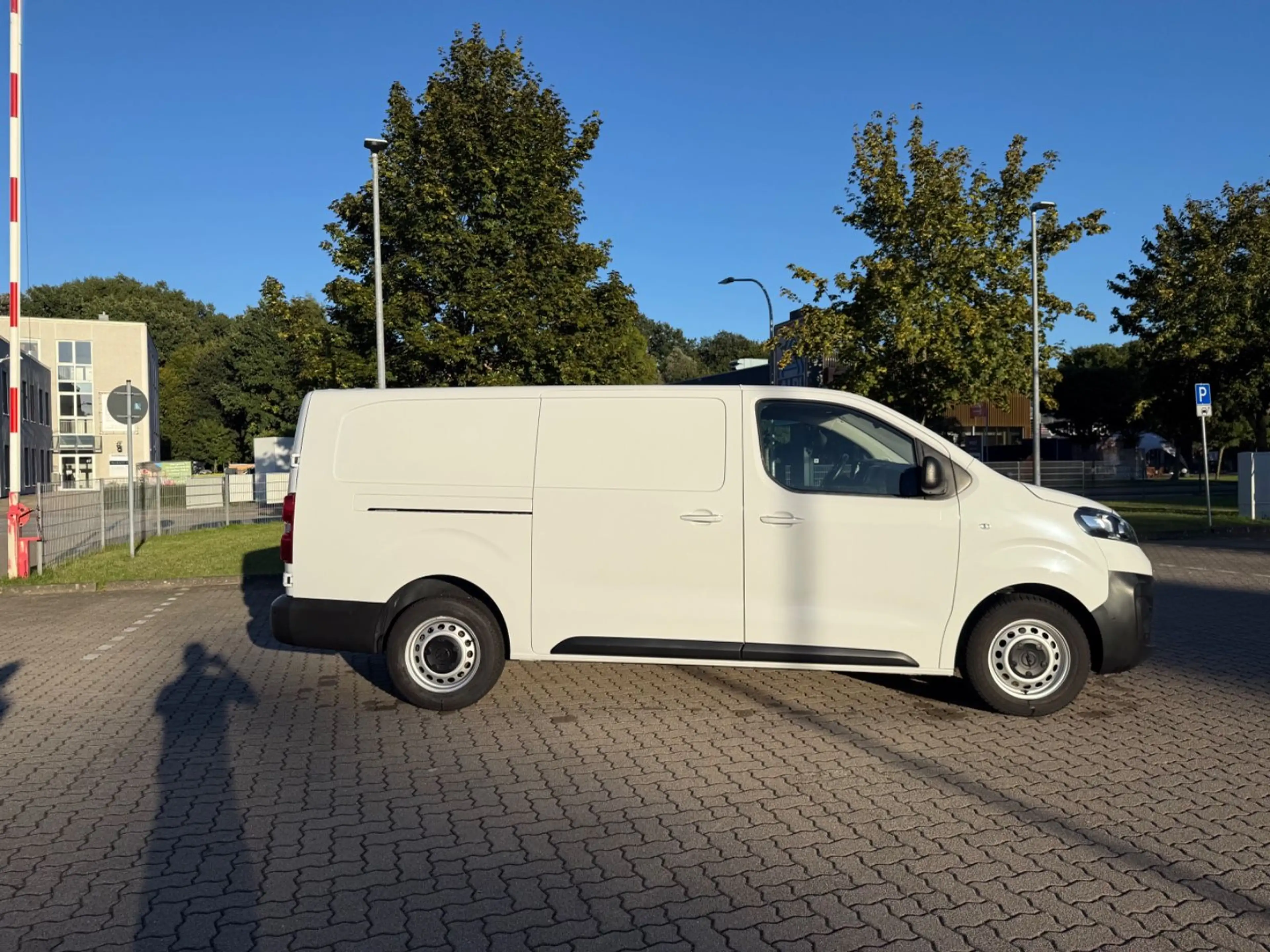 Opel Vivaro extralang L3 Navi AHK 360° Cam ENJOY+S&S — photo 5