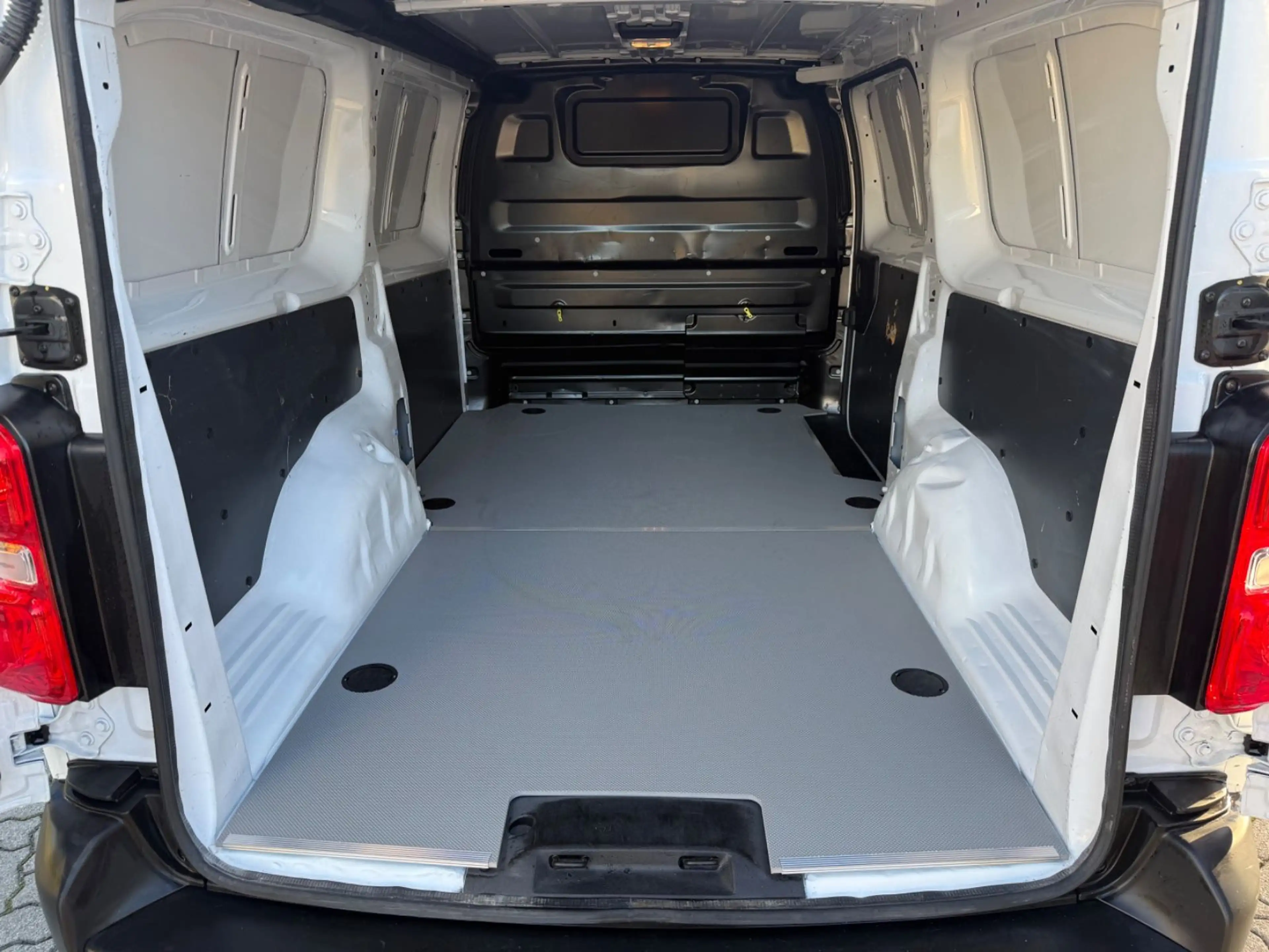 Opel Vivaro extralang L3 Navi AHK 360° Cam ENJOY+S&S — photo 10