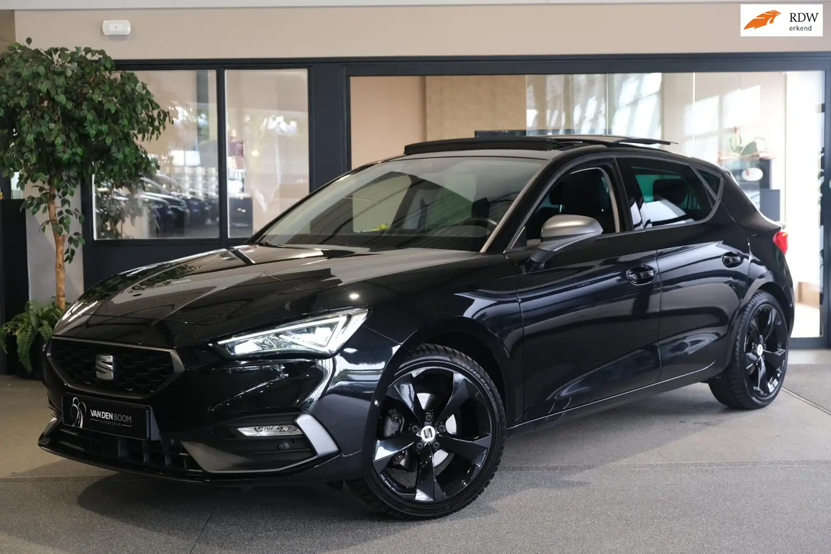 SEAT Leon 1.5 eTSI FR 150pk DSG Pano Navi ACC PDC Noir - 1