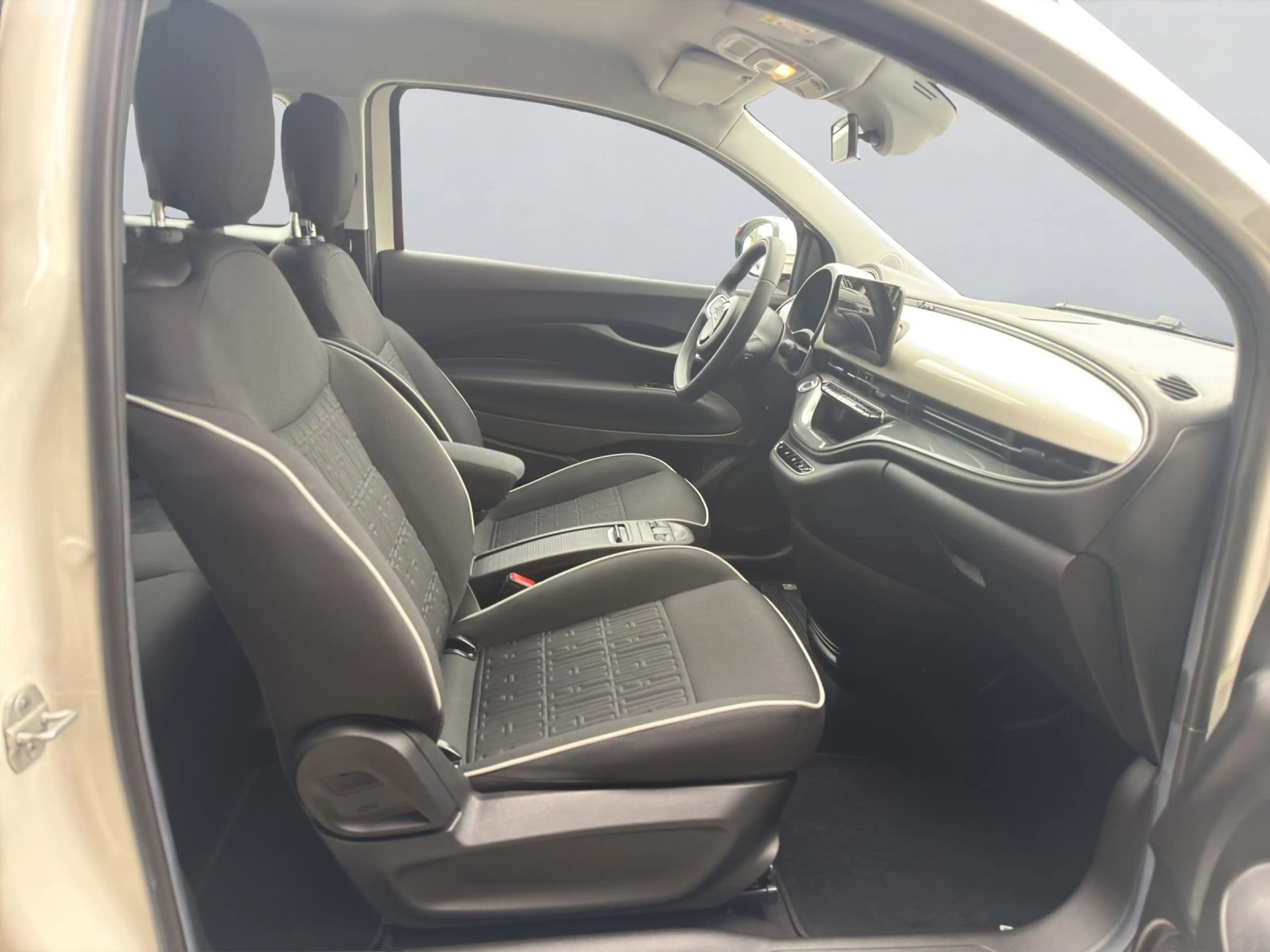 Fiat 500e . — photo 9