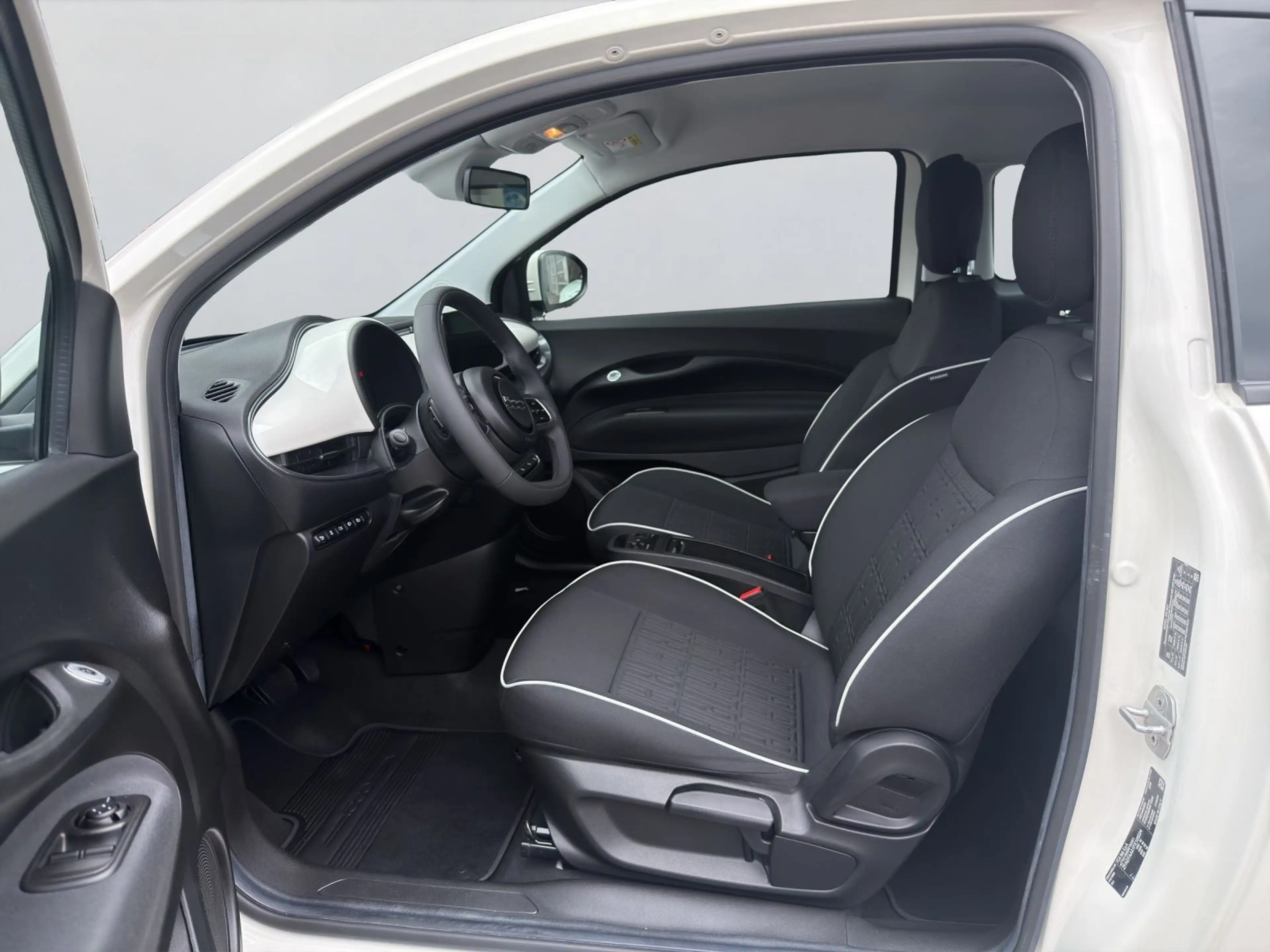 Fiat 500e . — photo 10