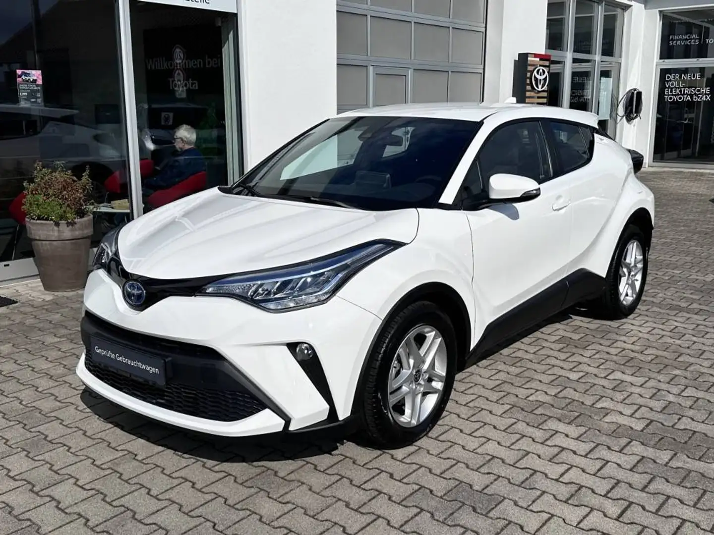 Toyota C-HR - 1,8 l Hybrid 4x2 Flow Weiß - 2