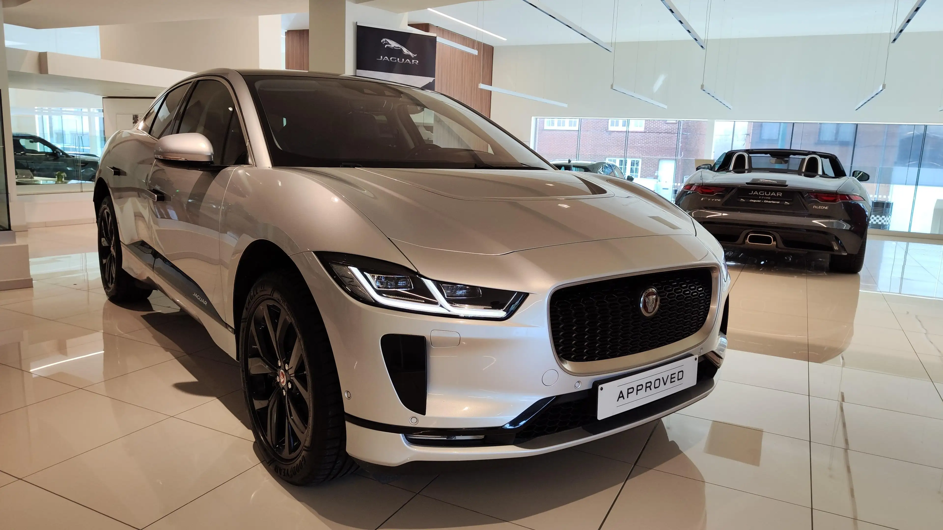 Jaguar I-Pace SE 400cv 100% déductible — photo 3