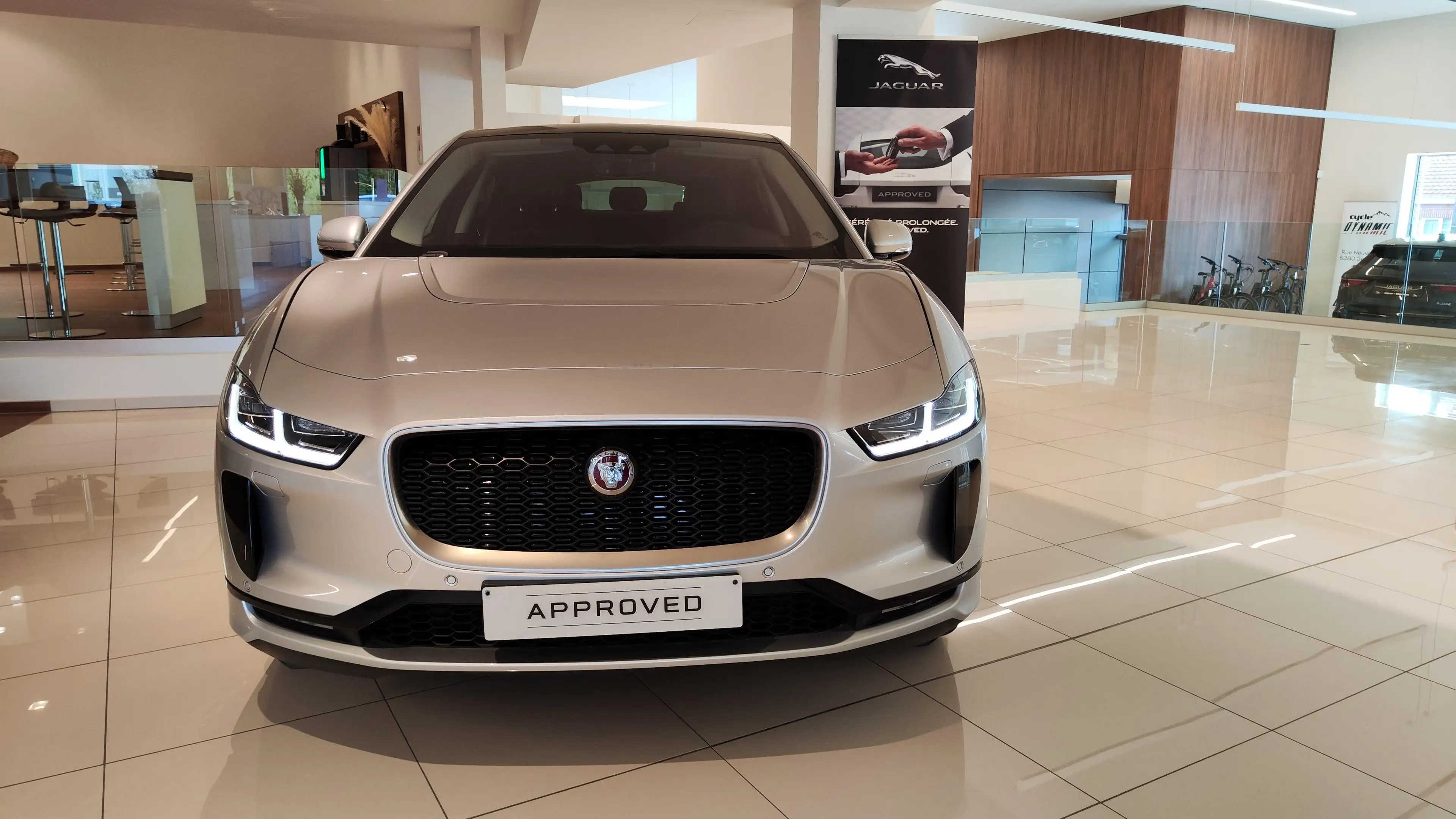 Jaguar I-Pace SE 400cv 100% déductible — photo 4