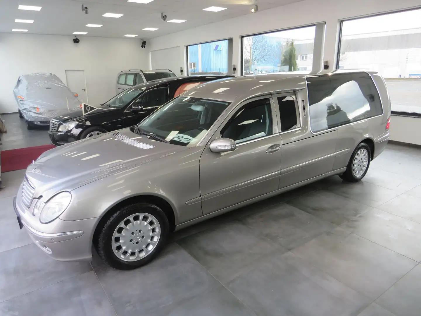 Mercedes-Benz E 270 E270CDI Rappold Bestattungswagen / Leichenwagen Срібний - 1
