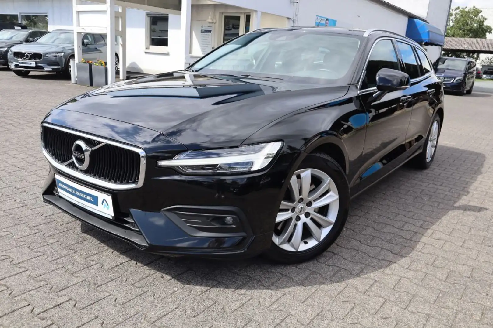 Volvo V60 V60 B3 B Geartronic Momentum Pro|NAVI|AHK|R-CAM - 1