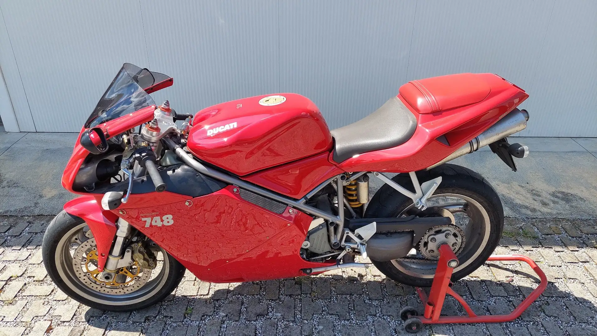 Ducati 748 Red - 1