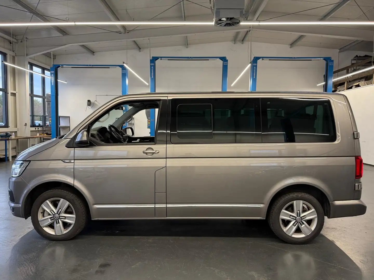 Volkswagen T6 Multivan T6 2.0 TDI Multivan//4Motion/Caravelle Beige - 2