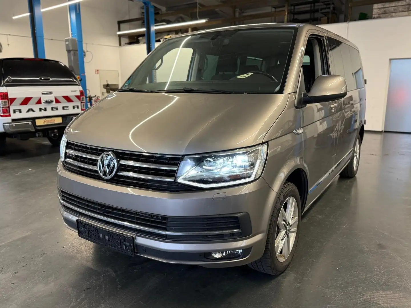 Volkswagen T6 Multivan T6 2.0 TDI Multivan//4Motion/Caravelle Beige - 1