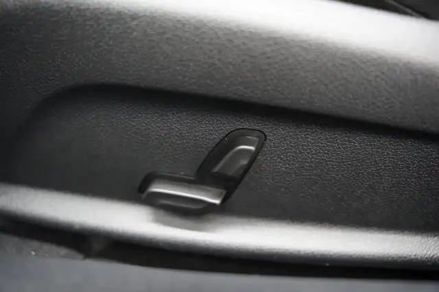 Mercedes-Benz E-Class view 24