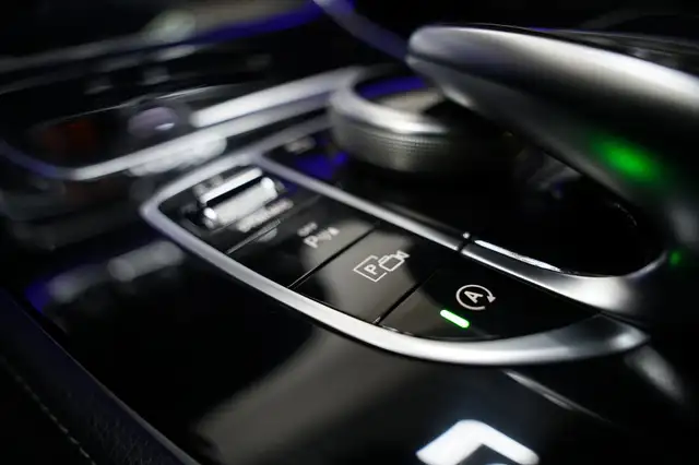 Mercedes-Benz E-Class view 21