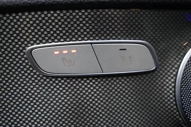 Mercedes-Benz E-Class view 19
