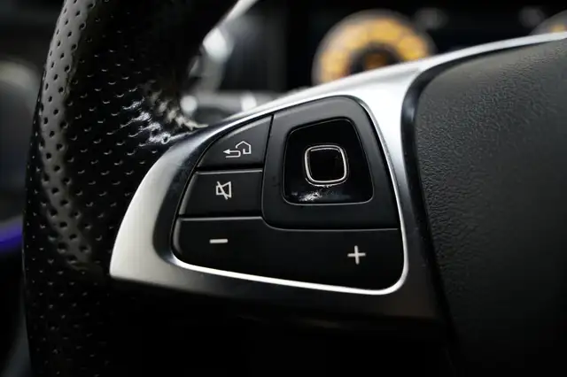 Mercedes-Benz E-Class view 23