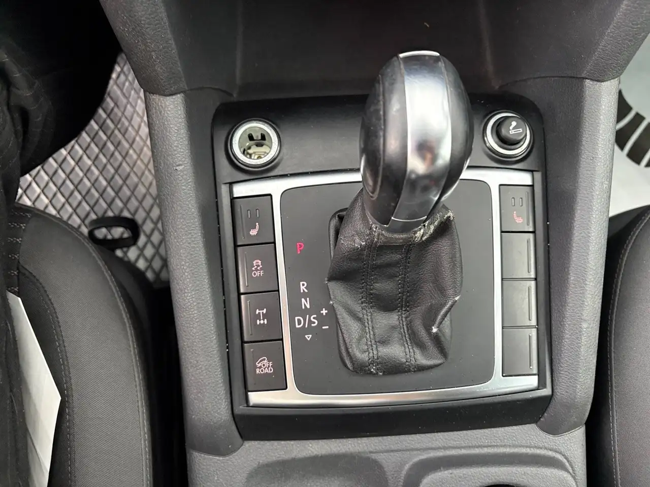 Volkswagen Amarok 2.0 TDI Highline 4Motion Double Cabine | 179 ch | BVA | Hard-top | Sièges chauffants | Régulateur adaptatif | Radars AV/AR | Climatisation automatique