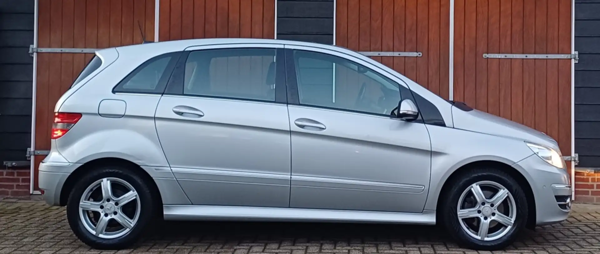 Mercedes-Benz B 200 Trekhaak, Stoelverwarming, Hoge instap Gris - 2