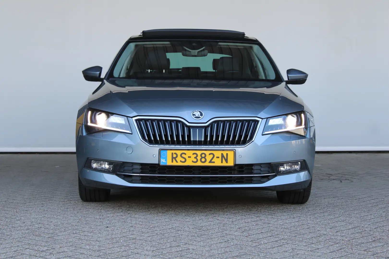 Skoda Superb 1.4 TSI ACT Style Business | Panoramadak | Navi | Gris - 2