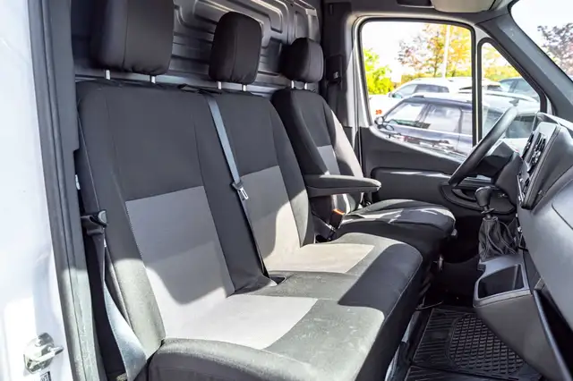Mercedes-Benz Sprinter view 27