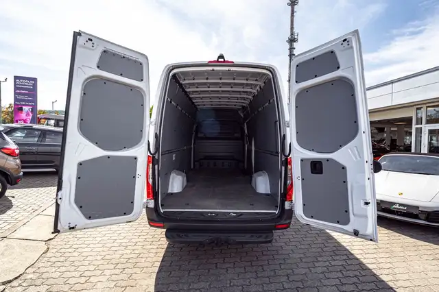 Mercedes-Benz Sprinter view 16