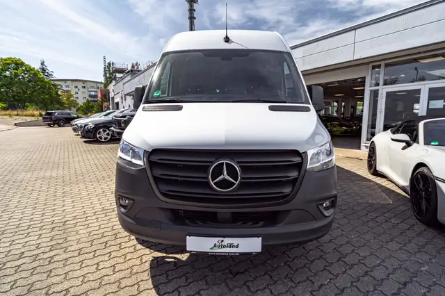 Mercedes-Benz Sprinter view 2