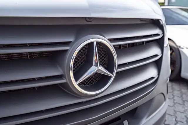 Mercedes-Benz Sprinter view 8