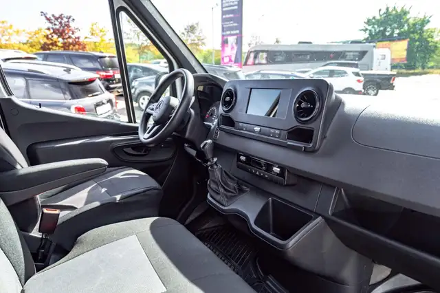 Mercedes-Benz Sprinter view 29