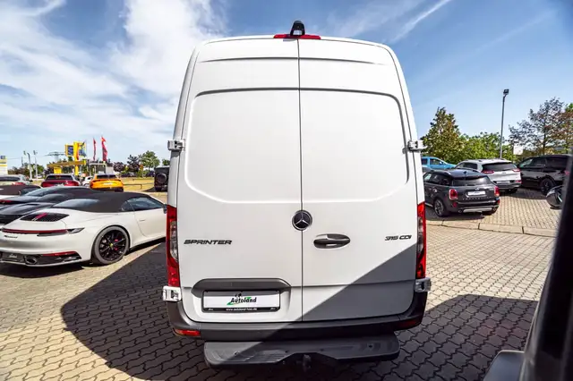 Mercedes-Benz Sprinter view 6