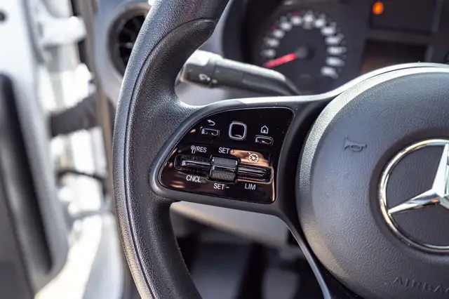 Mercedes-Benz Sprinter view 30