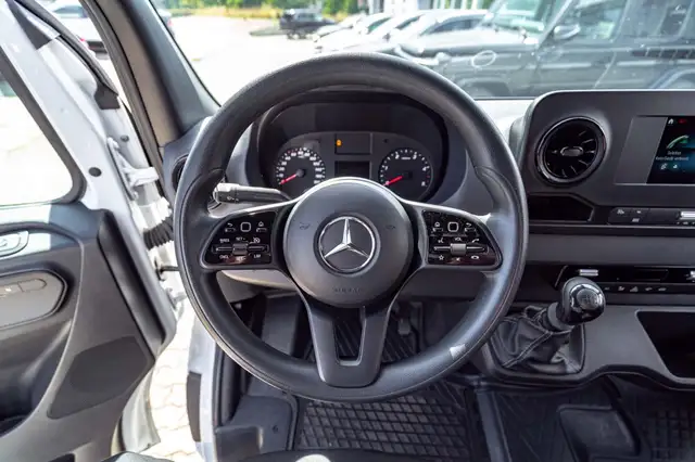 Mercedes-Benz Sprinter view 28