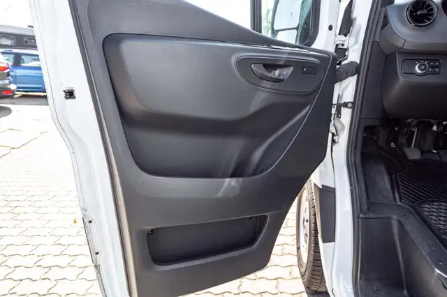 Mercedes-Benz Sprinter view 20