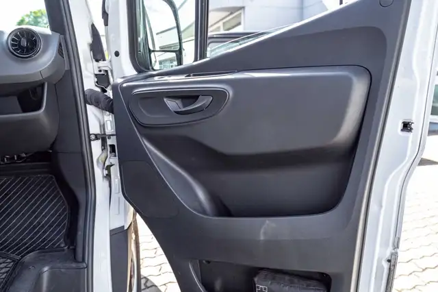 Mercedes-Benz Sprinter view 21