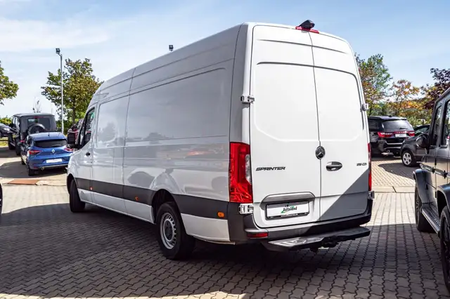 Mercedes-Benz Sprinter view 5
