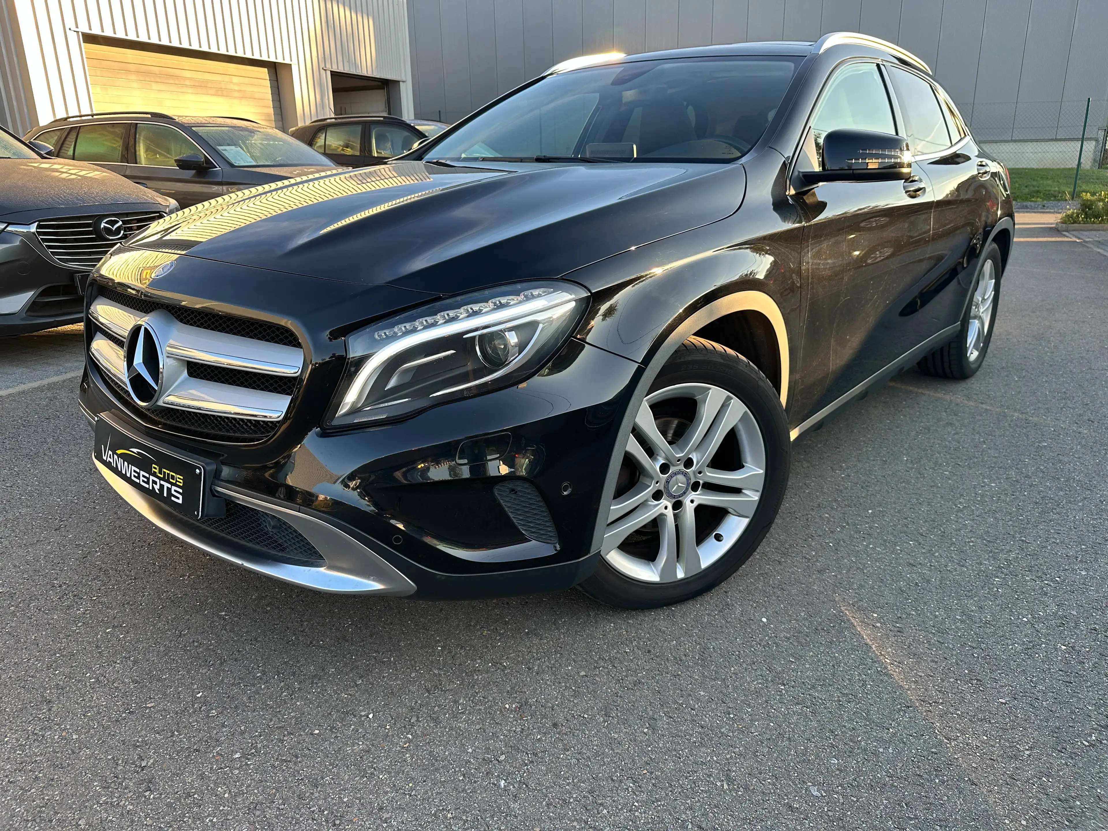 Mercedes-Benz GLA 180 1.6 benzine AUTOMAAT!  PANO + OPEN DAK