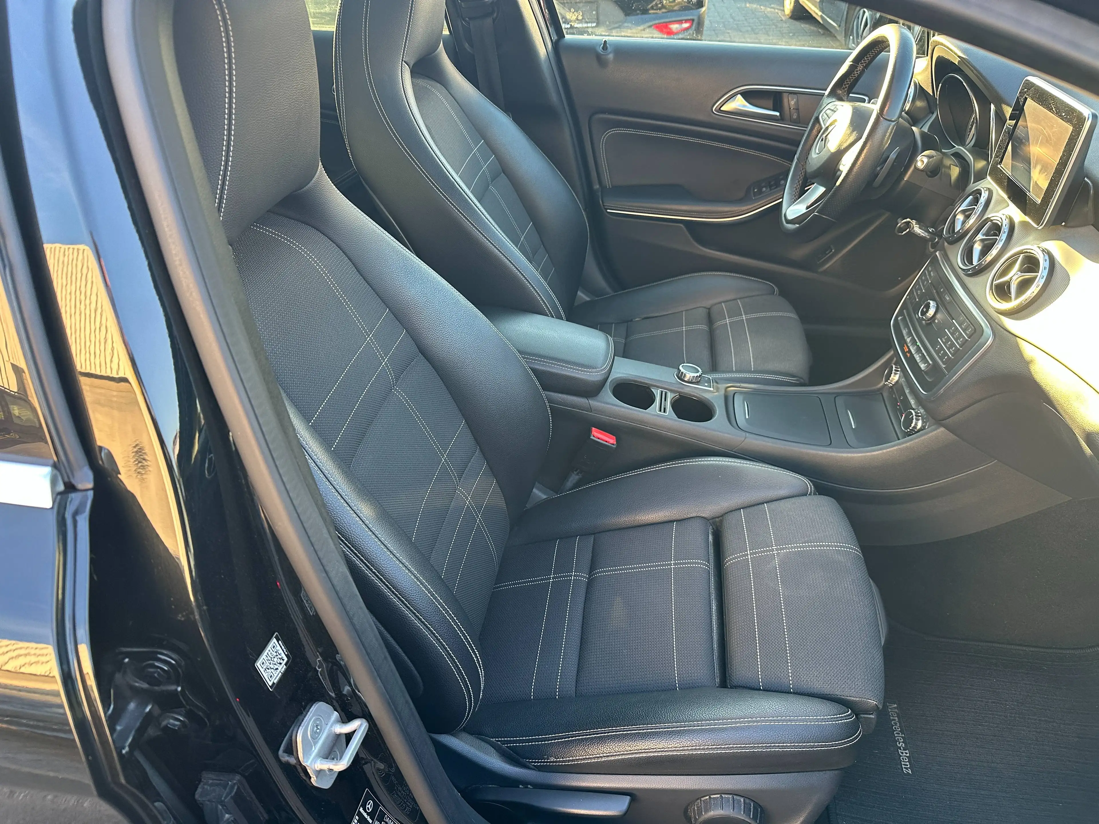 Mercedes-Benz GLA 180 1.6 benzine AUTOMAAT! PANO + OPEN DAK — photo 9
