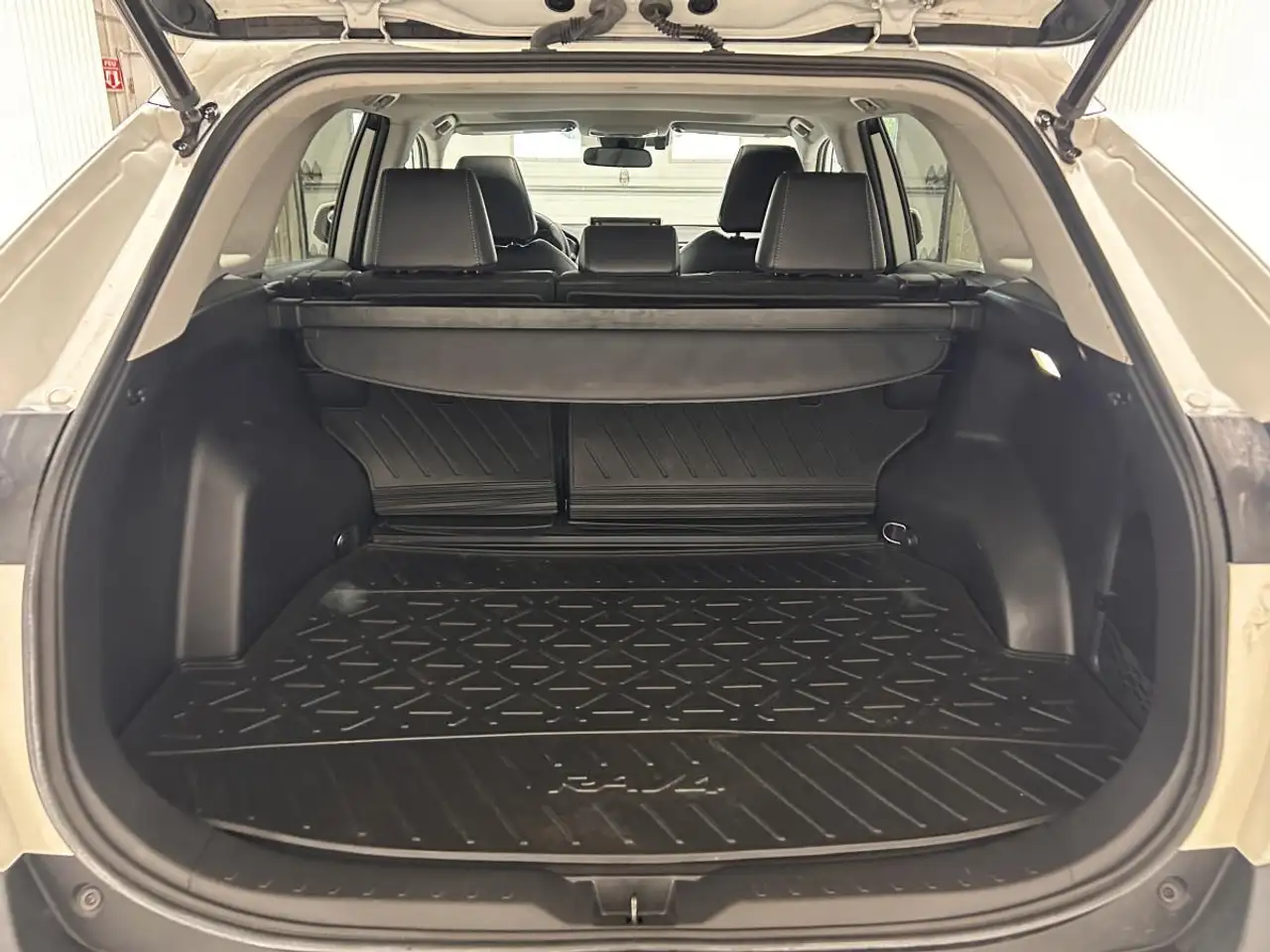 Toyota RAV 4 снимка Toyota RAV 4
