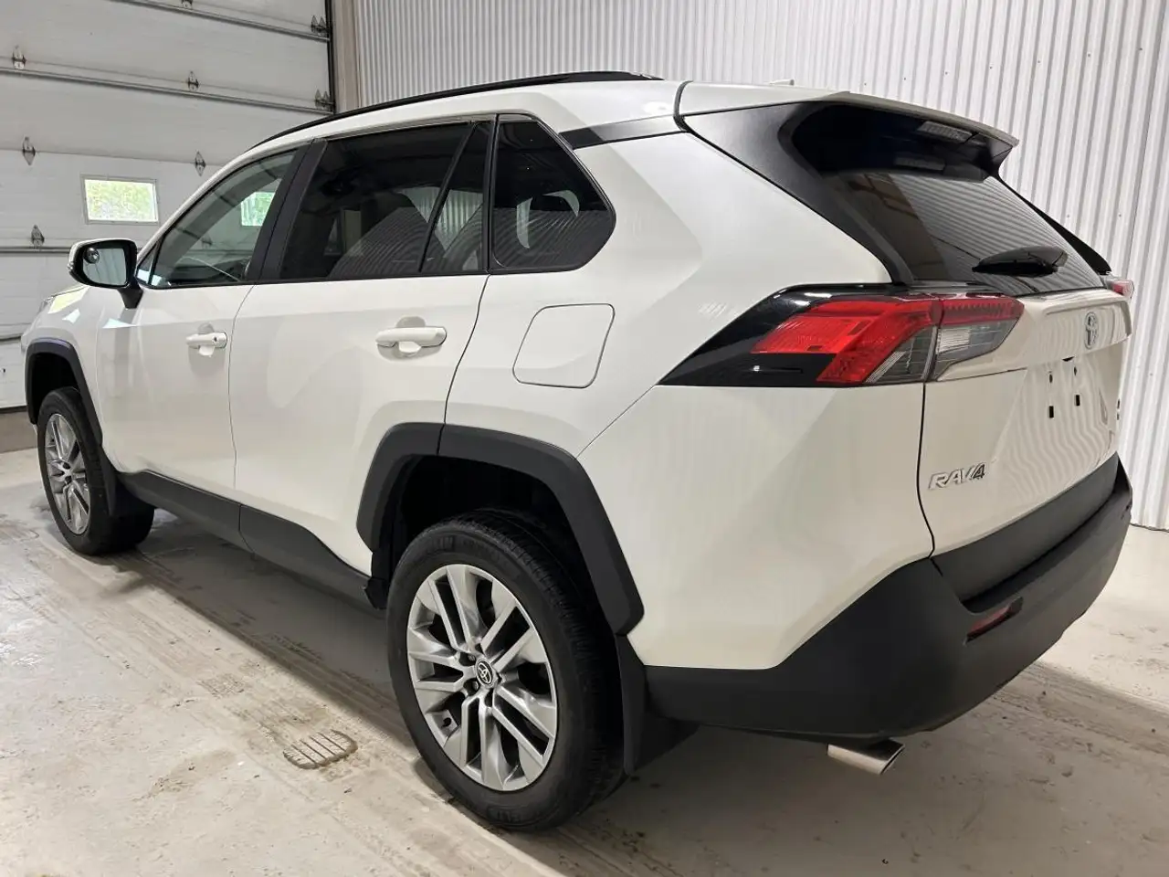Toyota RAV 4 снимка Toyota RAV 4