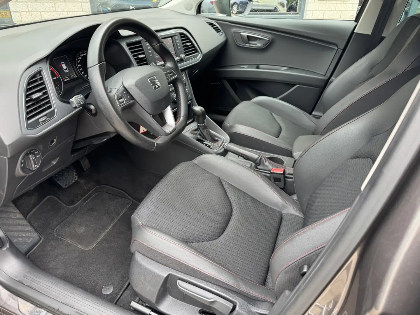SEAT Leon ST 1.8 TSI FR Dynamic DSG Trekhaak LED Grijs - 2