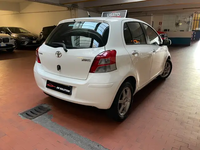 Toyota Yaris view 3